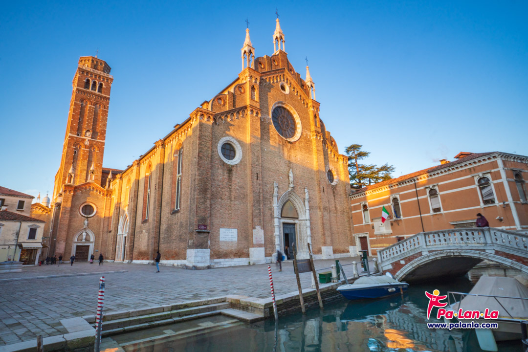 มหาวิหารซานตามารียา กลอริโอซา เดอี ฟรารี เมืองเวนิส ประเทศอิตาลี