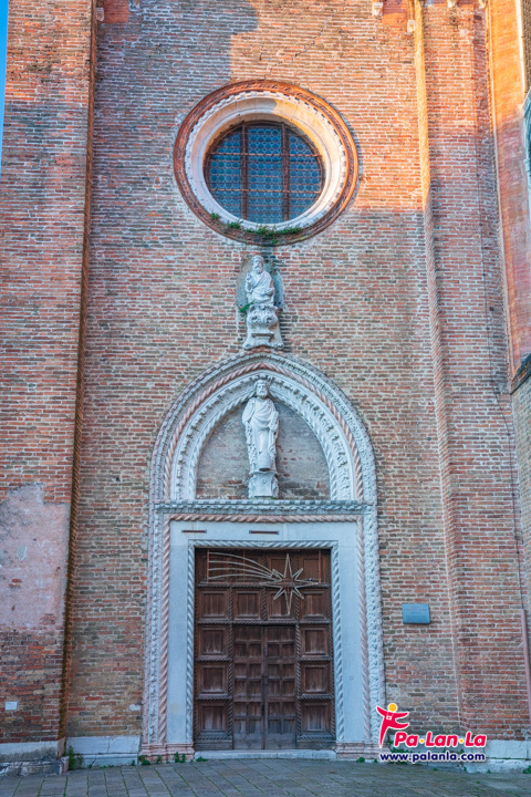 มหาวิหารซานตามารียา กลอริโอซา เดอี ฟรารี เมืองเวนิส ประเทศอิตาลี