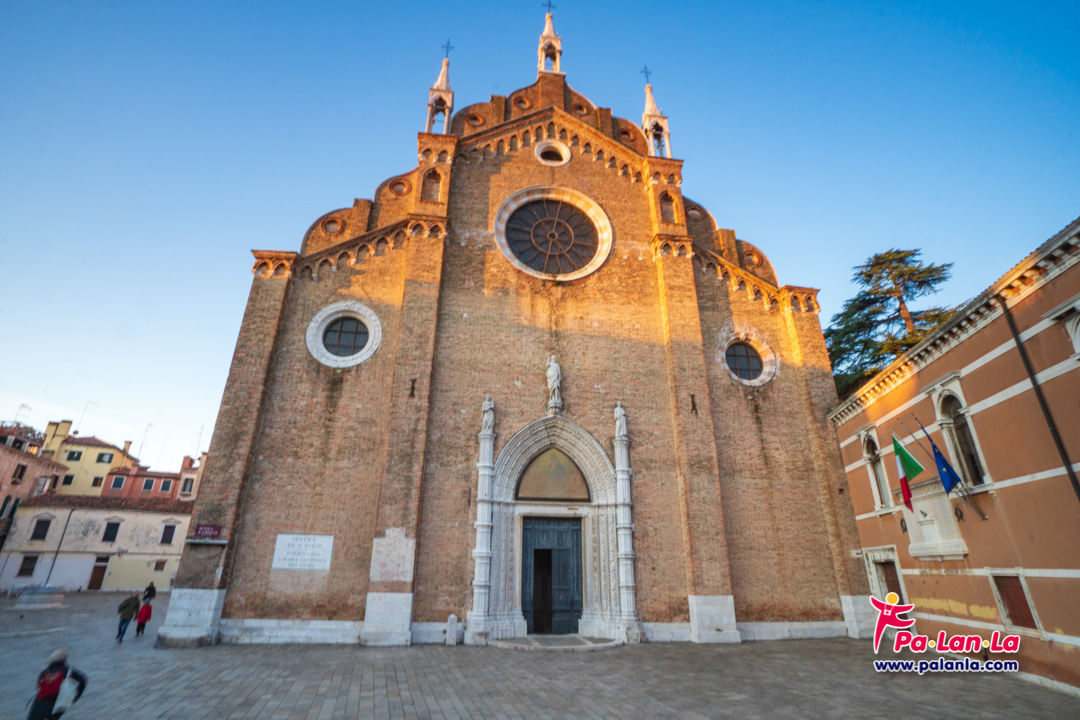 มหาวิหารซานตามารียา กลอริโอซา เดอี ฟรารี เมืองเวนิส ประเทศอิตาลี