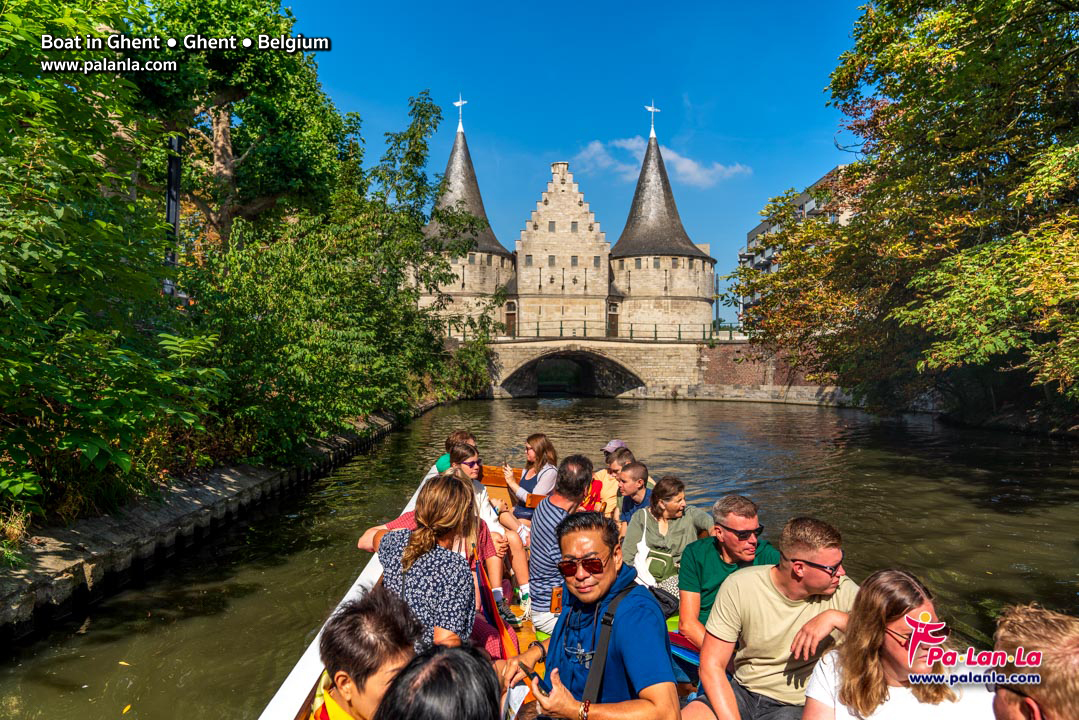 Boat in Ghent