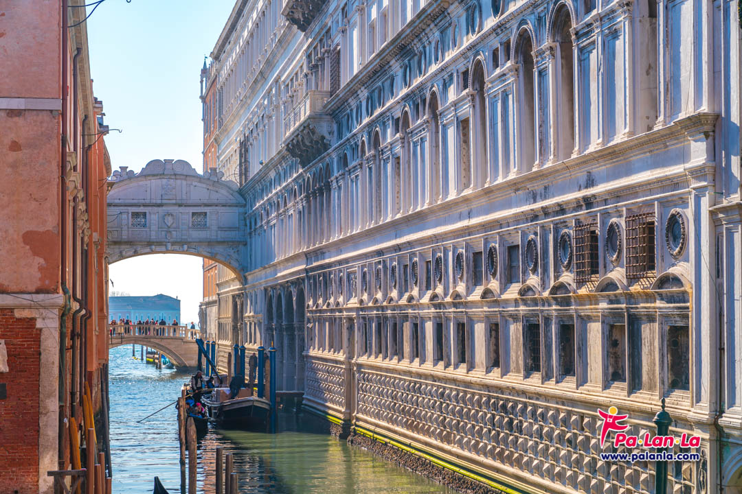 สะพานบริดจ์ออฟไซส์ เมืองเวนิส ประเทศอิตาลี