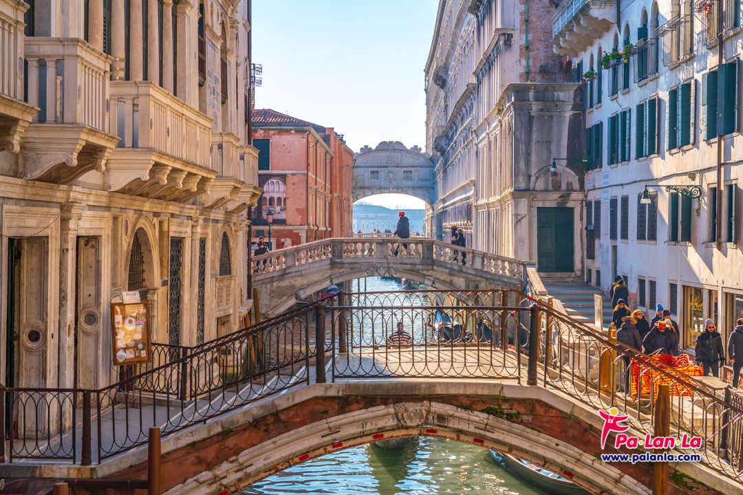 สะพานบริดจ์ออฟไซส์ เมืองเวนิส ประเทศอิตาลี