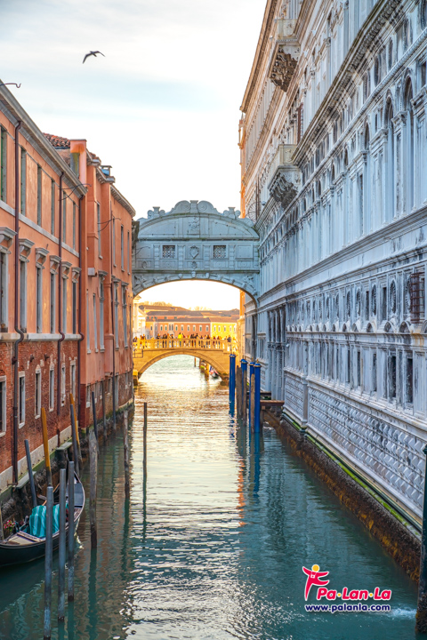 สะพานบริดจ์ออฟไซส์ เมืองเวนิส ประเทศอิตาลี