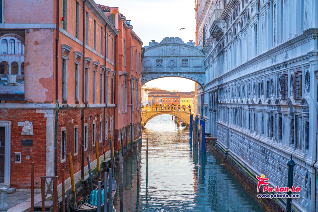 สะพานบริดจ์ออฟไซส์ เมืองเวนิส ประเทศอิตาลี