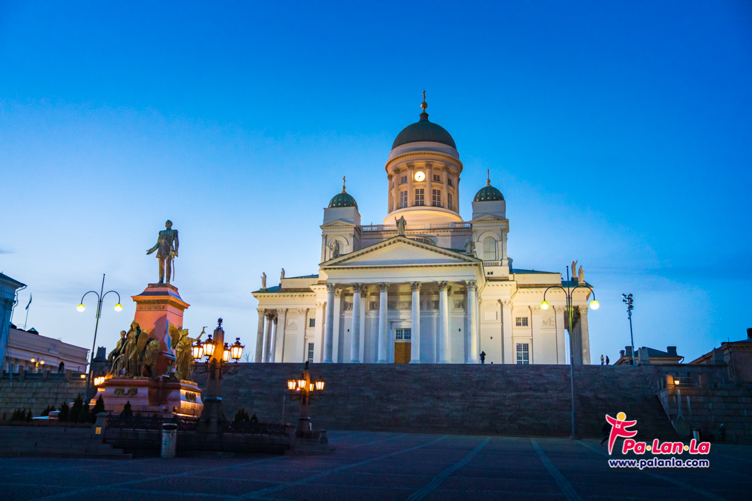 จัตุรัสเซเนท เมืองเฮลซิงกิ ประเทศฟินแลนด์