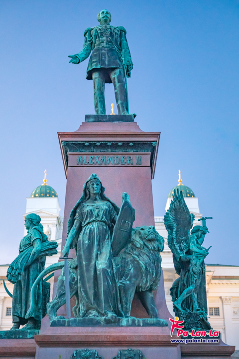 จัตุรัสเซเนท เมืองเฮลซิงกิ ประเทศฟินแลนด์