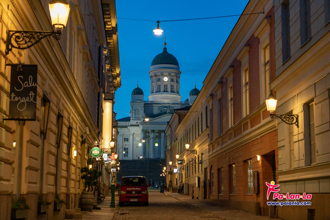 จัตุรัสเซเนท เมืองเฮลซิงกิ ประเทศฟินแลนด์