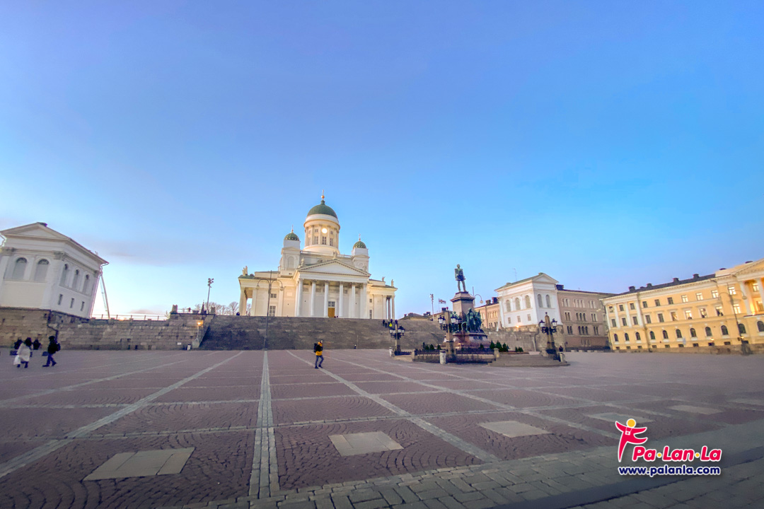 จัตุรัสเซเนท เมืองเฮลซิงกิ ประเทศฟินแลนด์