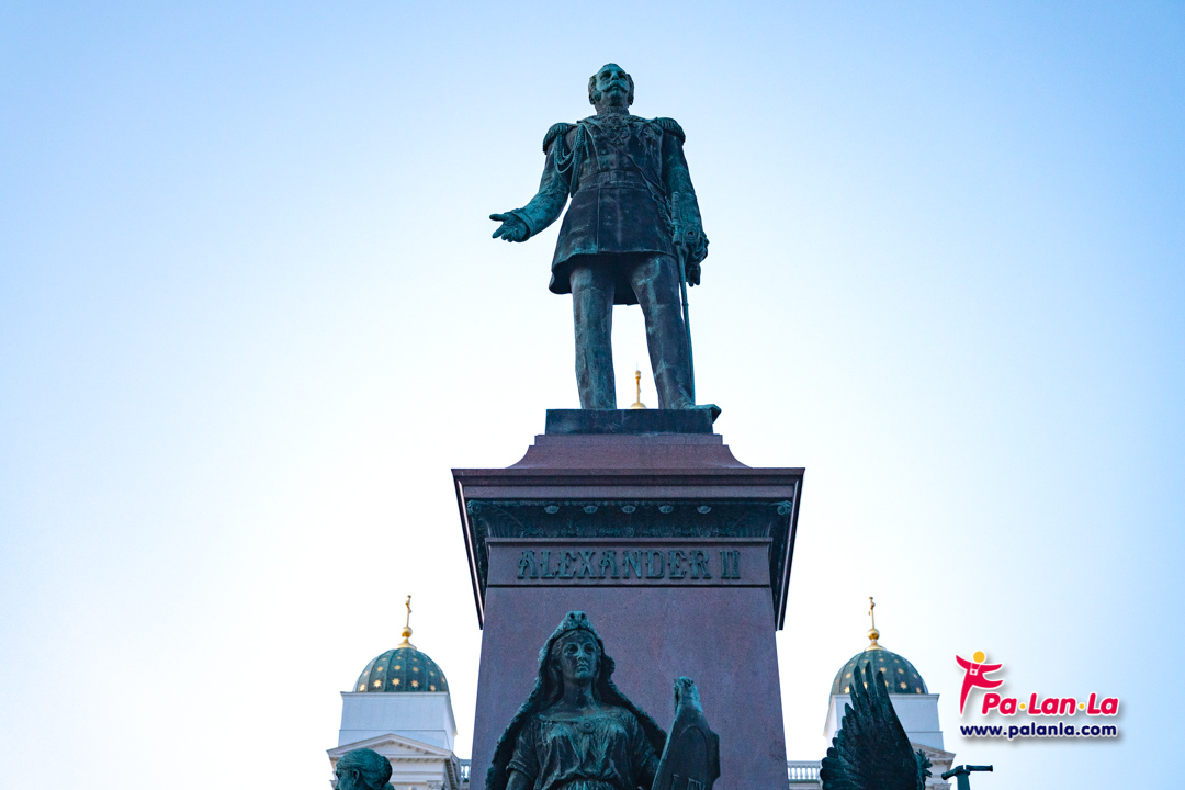 จัตุรัสเซเนท เมืองเฮลซิงกิ ประเทศฟินแลนด์