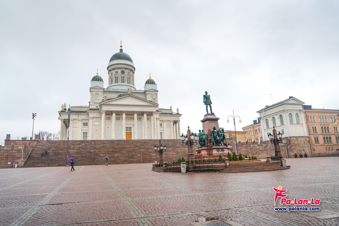 จัตุรัสเซเนท เมืองเฮลซิงกิ ประเทศฟินแลนด์
