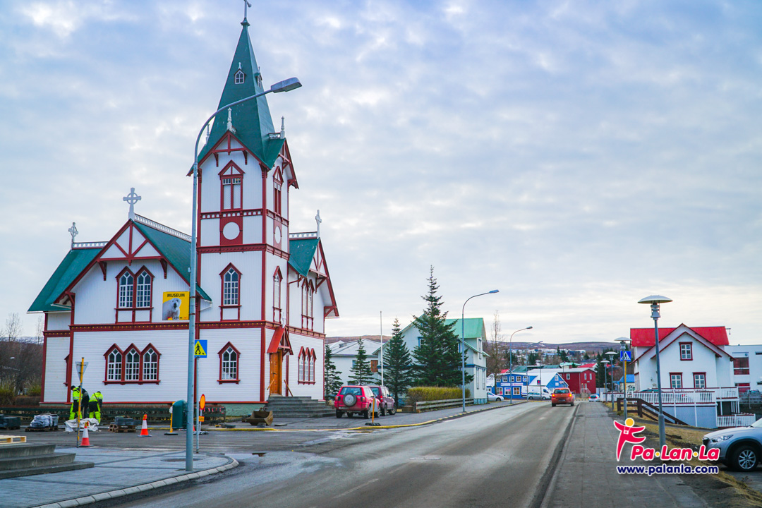 โบสถ์ Husavikurkirkja