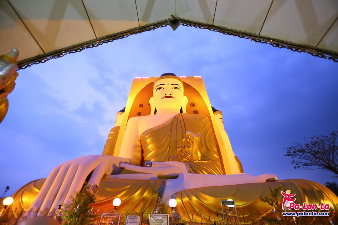 พระพุทธรูป 4 องค์ของเจดีย์ใจปุ่น