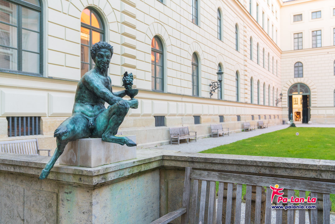 พระราชวังมิวนิคเรสซิเดนซ์ เมืองมิวนิค ประเทศเยอรมนี