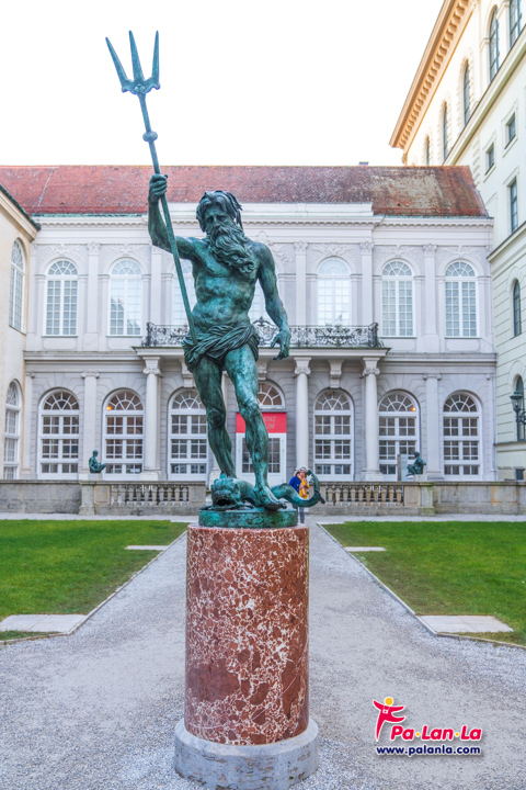 พระราชวังมิวนิคเรสซิเดนซ์ เมืองมิวนิค ประเทศเยอรมนี