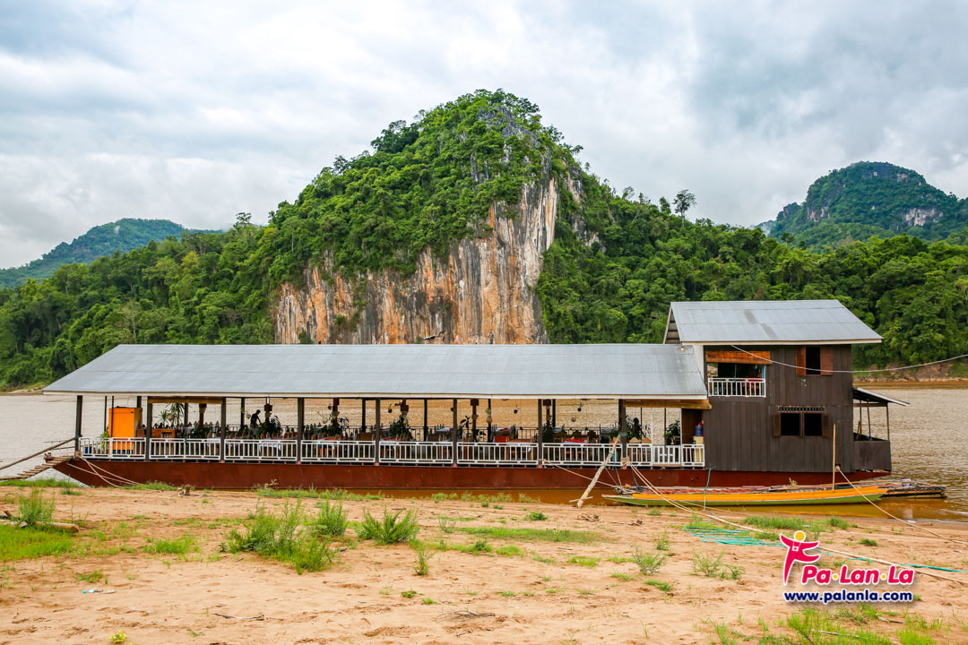 บริเวณจุดขึ้นเรือโดยสาร
