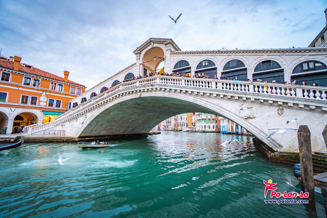 สะพานริอัลโต เมืองเวนิส ประเทศอิตาลี