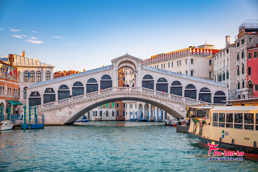 สะพานริอัลโต เมืองเวนิส ประเทศอิตาลี