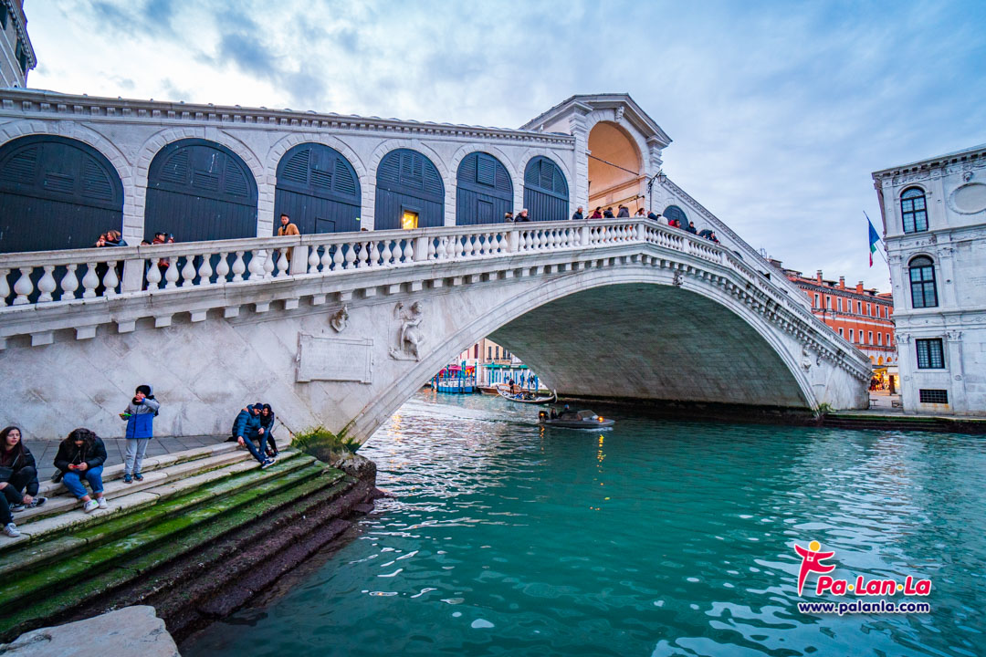 สะพานริอัลโต เมืองเวนิส ประเทศอิตาลี