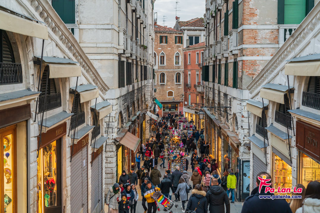 สะพานริอัลโต เมืองเวนิส ประเทศอิตาลี