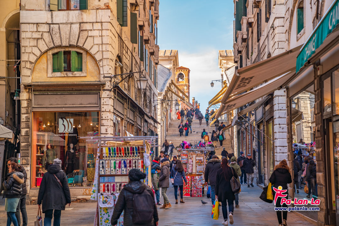 สะพานริอัลโต เมืองเวนิส ประเทศอิตาลี
