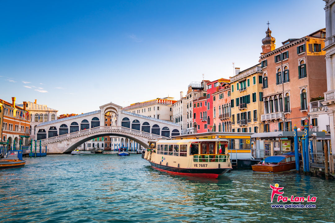 สะพานริอัลโต เมืองเวนิส ประเทศอิตาลี