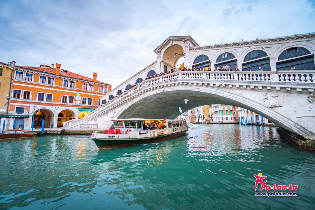 การเดินทางโดยขนส่งสาธารณะในเมืองเวนิส ประเทศอิตาลี