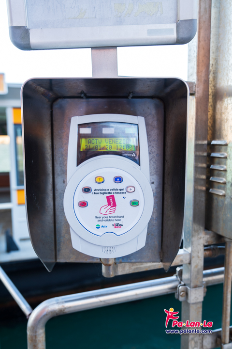 การเดินทางโดยขนส่งสาธารณะในเมืองเวนิส ประเทศอิตาลี