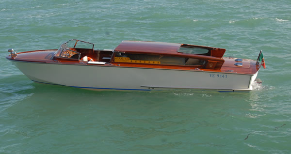 การเดินทางโดยขนส่งสาธารณะในเมืองเวนิส ประเทศอิตาลี