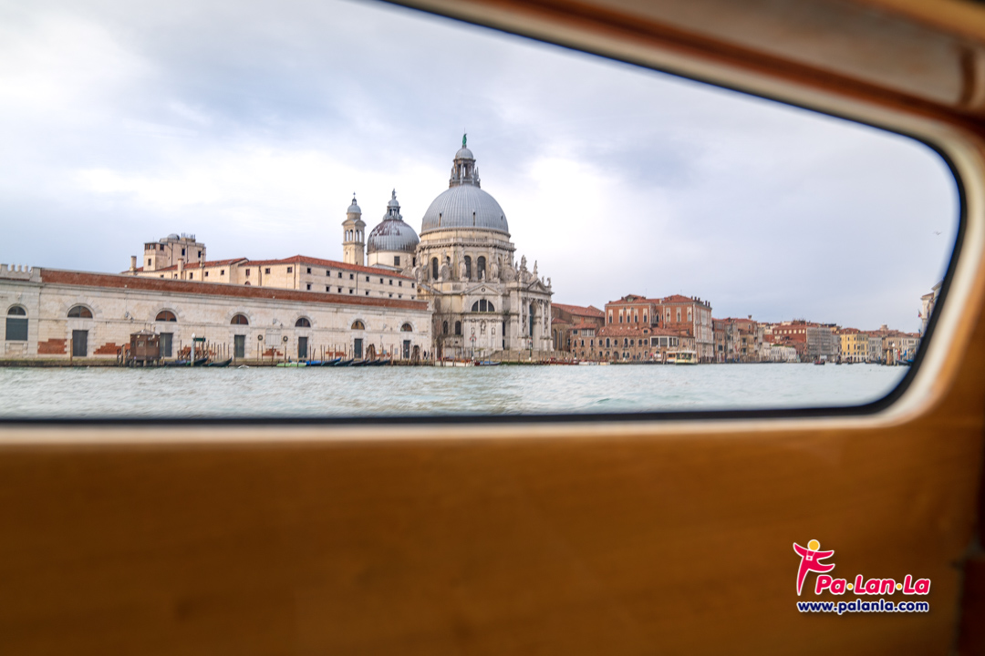 การเดินทางโดยขนส่งสาธารณะในเมืองเวนิส ประเทศอิตาลี