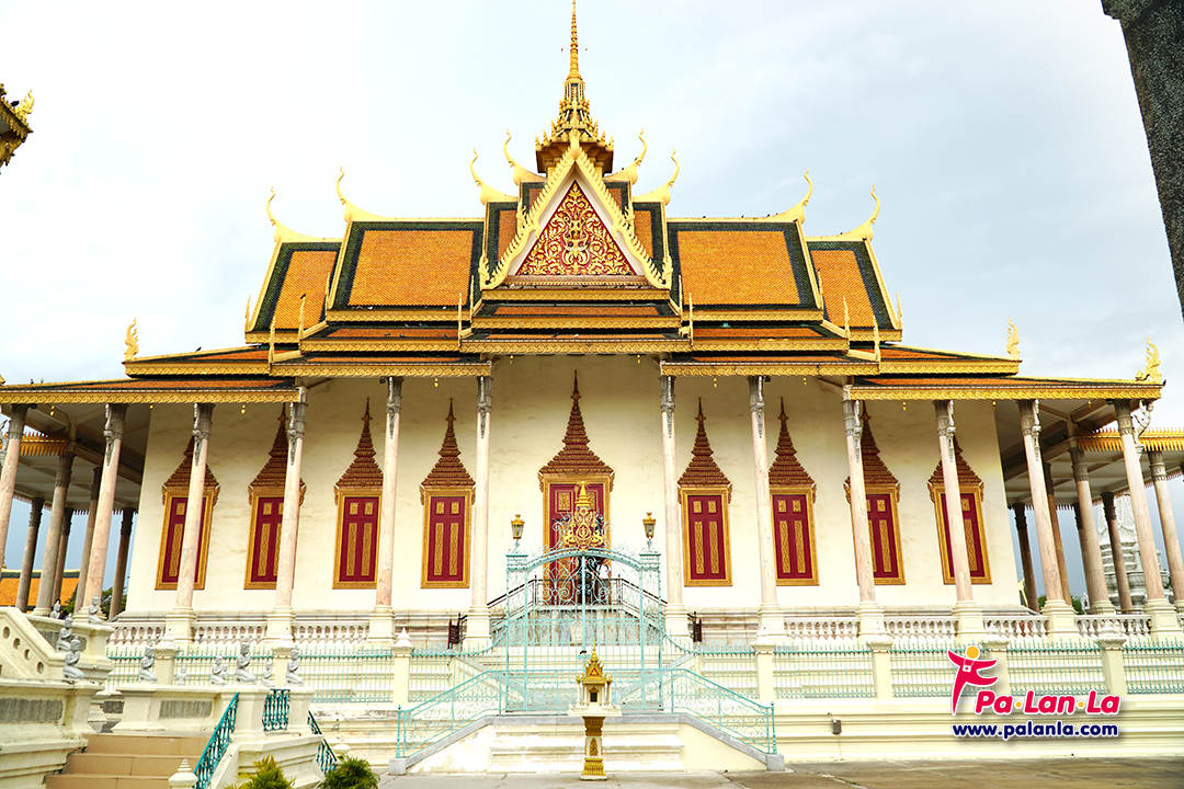 วัดพระแก้วมรกต (วิหารเงิน)