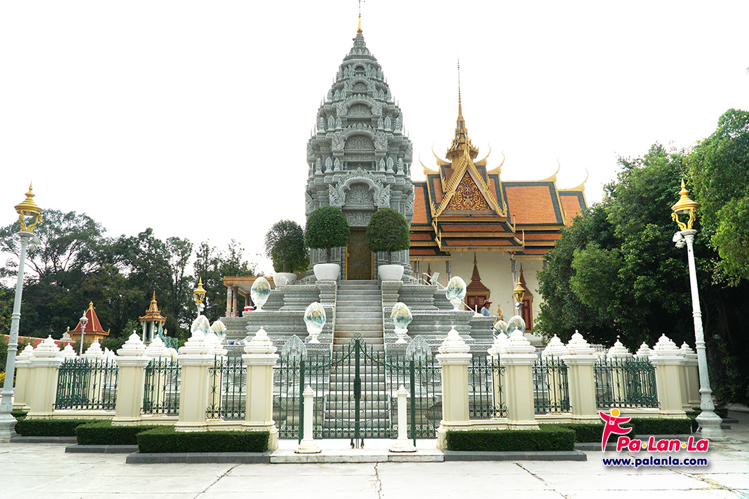 วัดพระแก้วมรกต (วิหารเงิน)