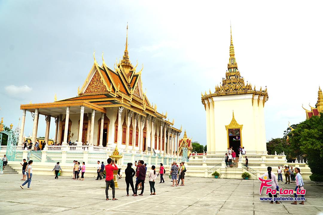 วัดพระแก้วมรกต (วิหารเงิน)