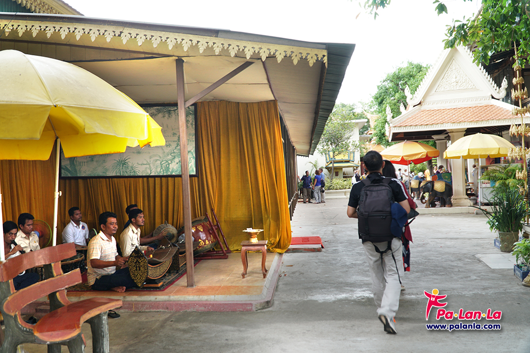 วัดพระแก้วมรกต (วิหารเงิน)