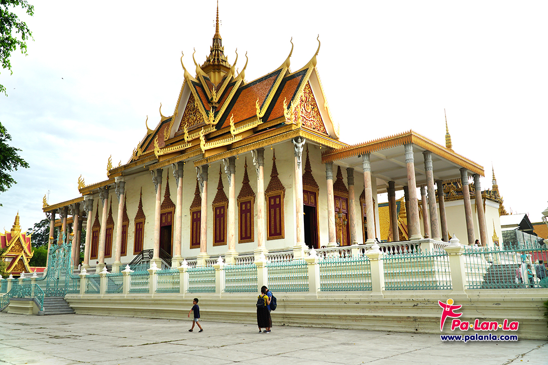 วัดพระแก้วมรกต (วิหารเงิน)