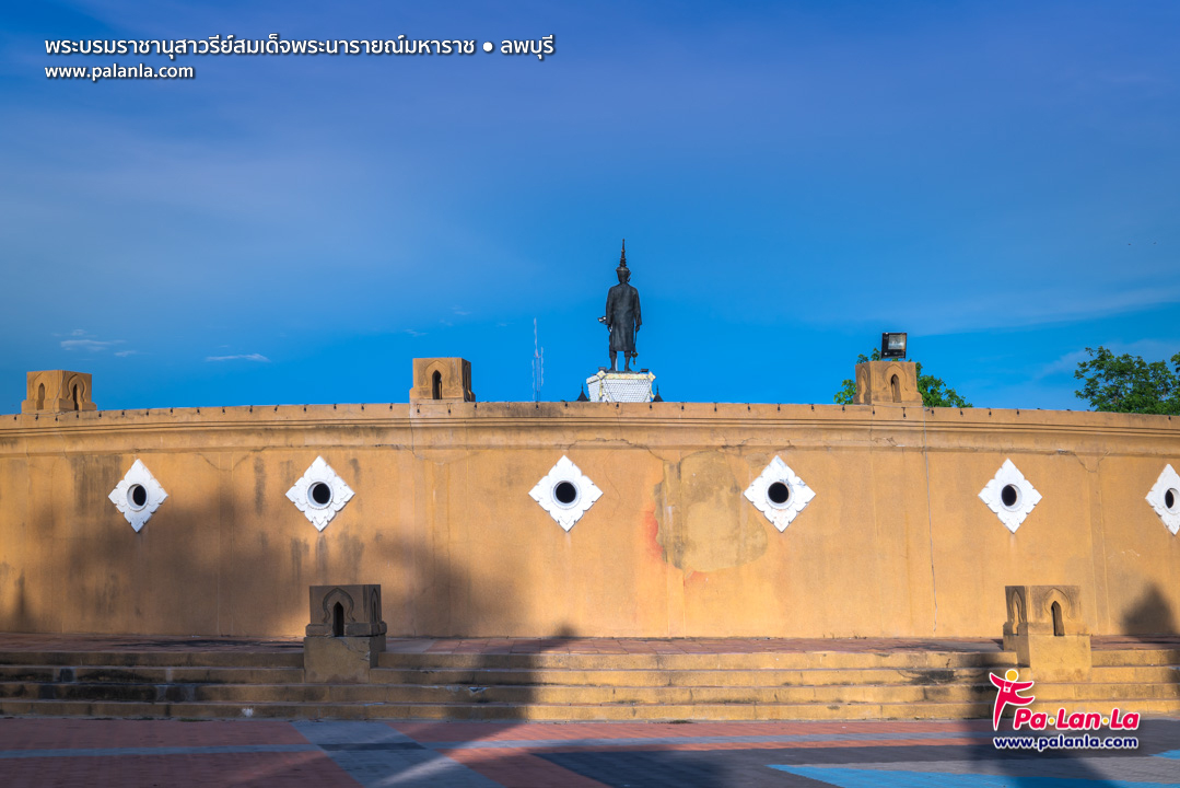 King Narai the Great Monument