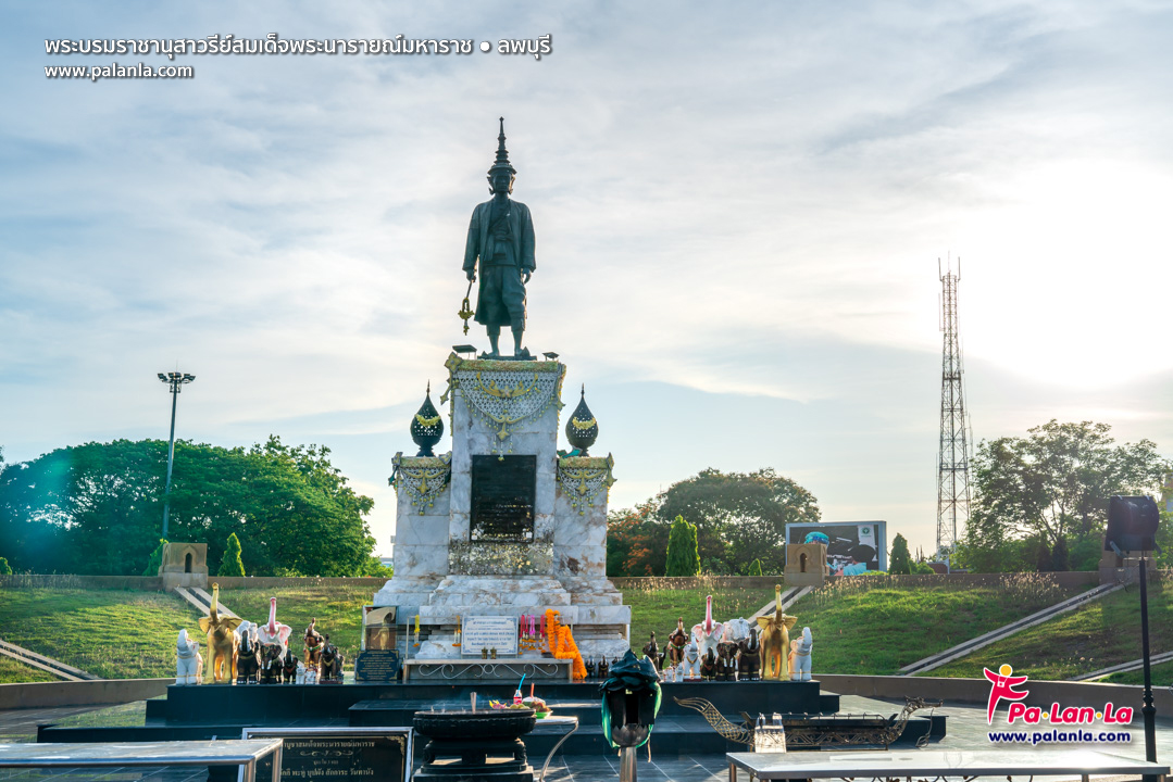 King Narai the Great Monument
