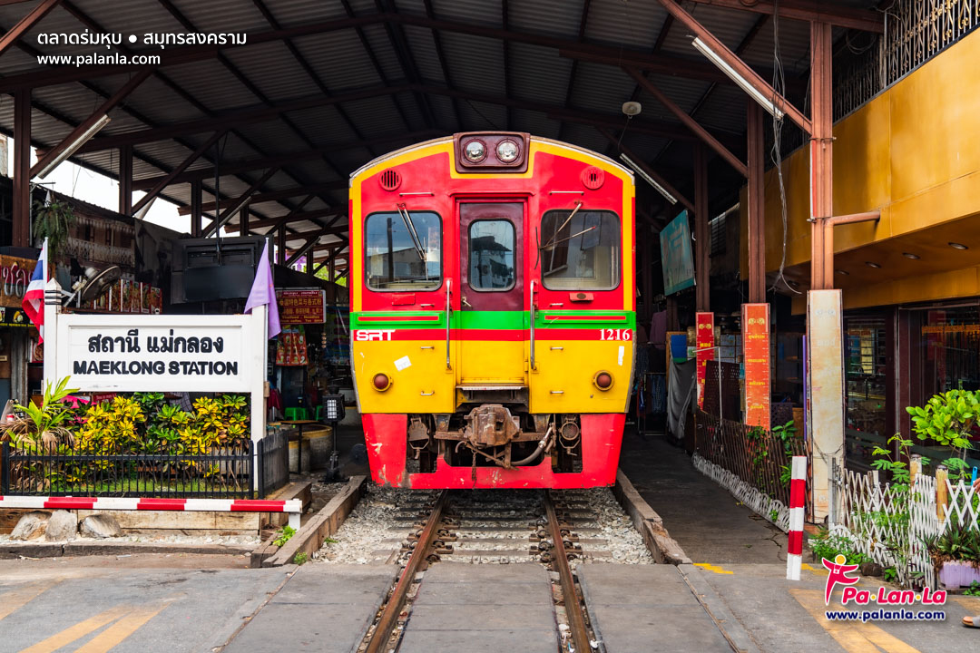 Maeklong Railway Market