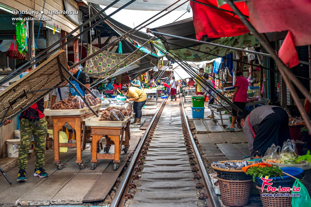 Maeklong Railway Market