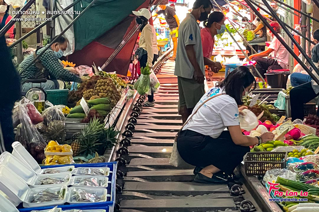 Maeklong Railway Market