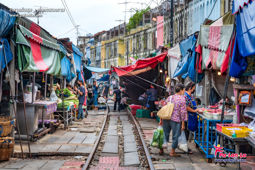 Maeklong Railway Market