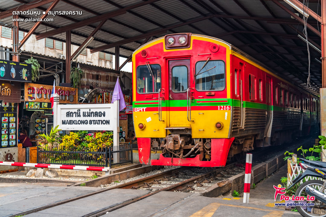 Maeklong Railway Market