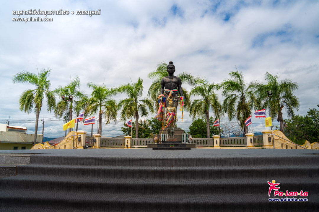 Pho Khun Pha Muang Memorial