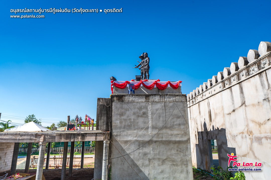 Statues of King Taksin & Phraya Phichai Dap Hak
