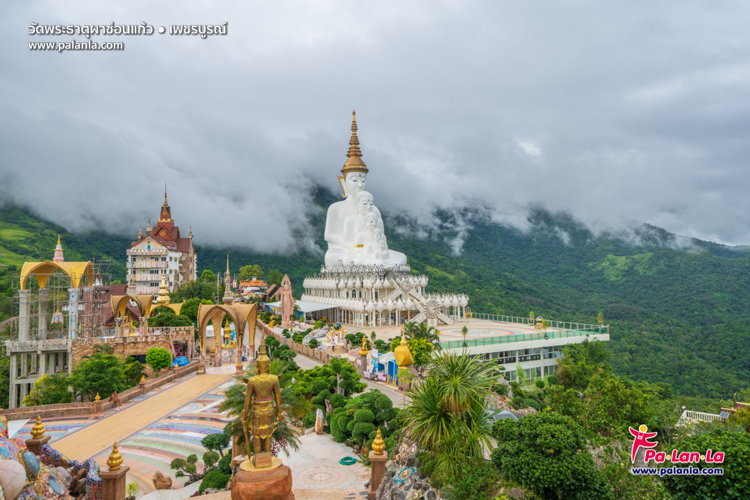 Wat Phra That Pha Sorn Kaew
