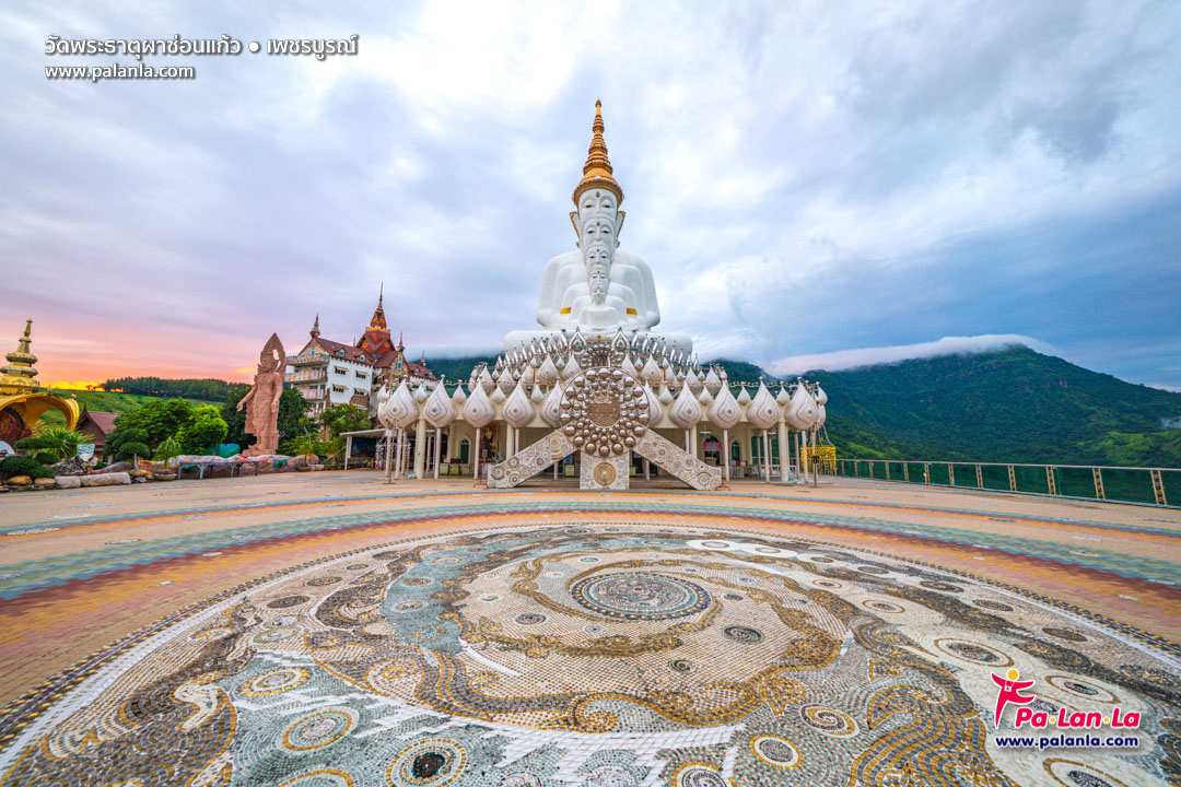Wat Phra That Pha Sorn Kaew