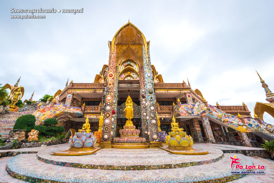 Wat Phra That Pha Sorn Kaew